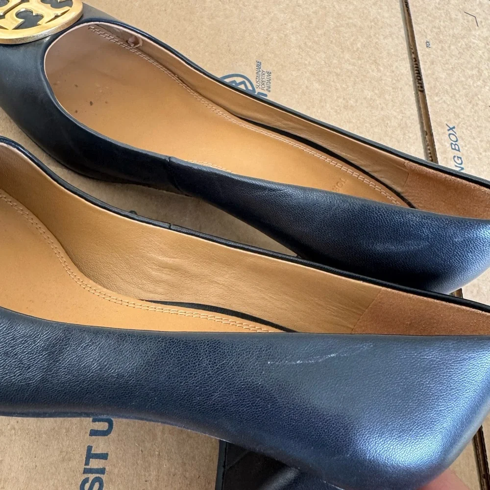 Tory Burch Women’s Chelsea Block Heel Pumps - Picture 5 of 8